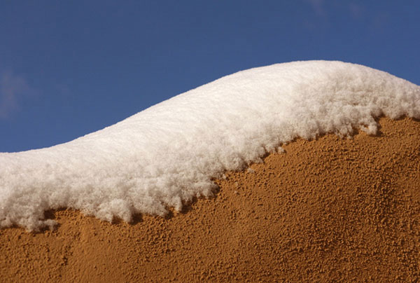 Tuyết rơi bất thường dày tới gần 1 mét tại Algeria 