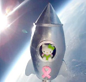 Video: Đưa mèo Hello Kitty ra ngoài không gian
