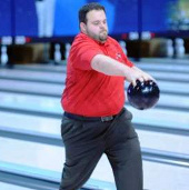 Video: Bái phục trước khả năng chơi Bowling thụt lùi