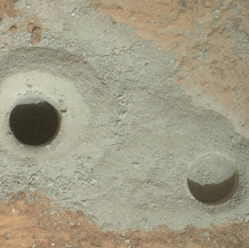 Tàu của NASA tìm thấy đá xám trên bề mặt sao Hỏa 