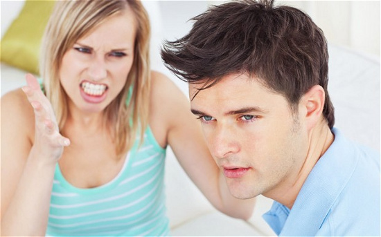 Tại sao đàn ông khó đọc cảm xúc hơn phụ nữ?