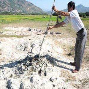 Ninh Thuận: Bùn phun trào không liên quan đến động đất 