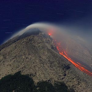 Indonesia chấn động vì núi lửa phun và động đất 