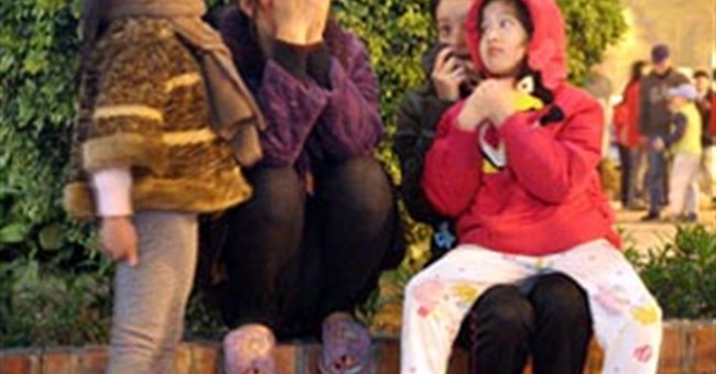 Hà Nội rung chuyển vì dư chấn động đất