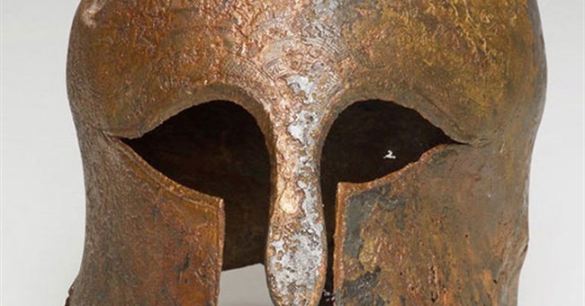 Phát hiện mũ sắt của chiến binh Hy Lạp cổ đại