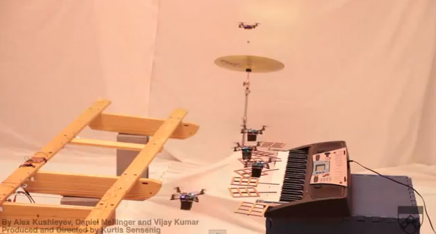 Video: Phi đội robot chơi nhạc phim Điệp viên 007