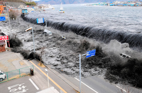 Khảo sát đáy biển tại vùng bị động đất ở Nhật Bản