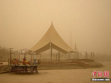 Bão cát tấn công tây bắc Trung Quốc
