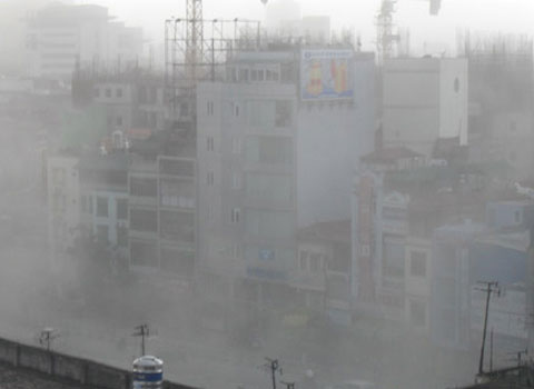 Hình ảnh Hà Nội chìm trong khói bụi. 