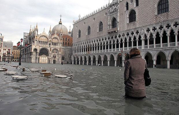 Venice vừa chìm vừa nghiêng