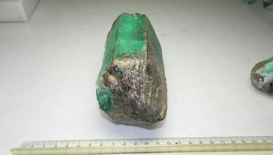 Tìm thấy ngọc lục bảo 5.000 carat ở Nga