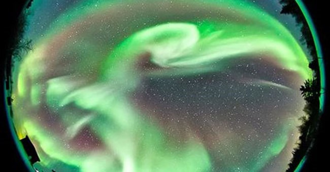 Ảnh vũ trụ: Thiên hà khiêu vũ