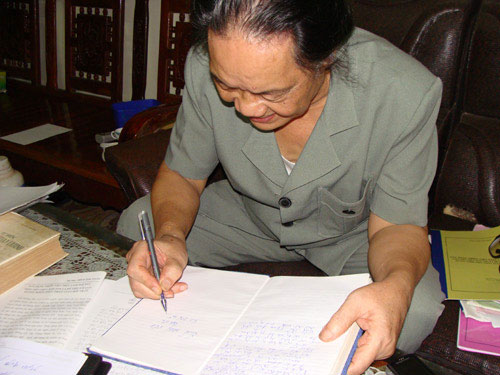Người đọc thông viết thạo chữ Việt cổ!