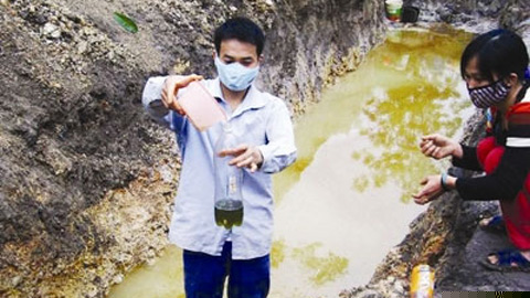 Bắc Giang: Cứ đào đất lên là thấy xăng