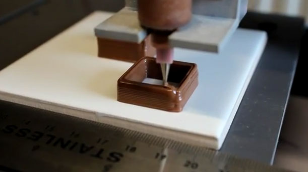Video: Máy in sô cô la 3D