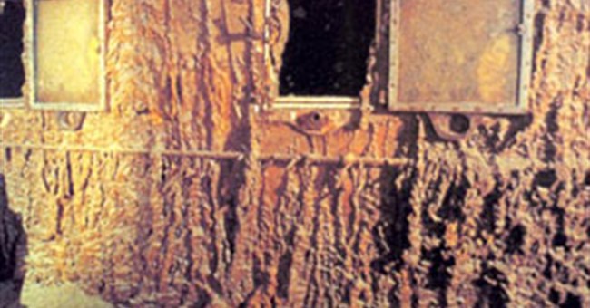 Những kẻ gặm xác tàu Titanic