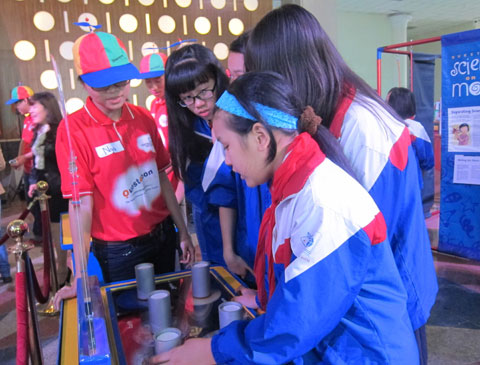 Học sinh Hà Nội hào hứng giải đố vui khoa học