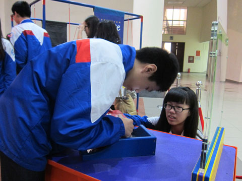 Học sinh Hà Nội hào hứng giải đố vui khoa học