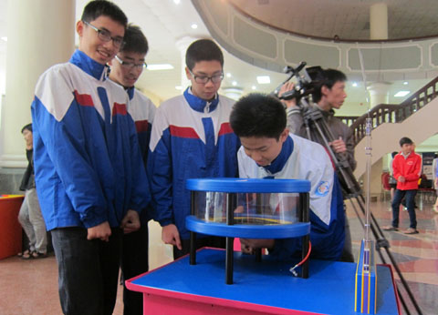 Học sinh Hà Nội hào hứng giải đố vui khoa học
