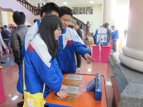 Học sinh Hà Nội hào hứng giải đố vui khoa học