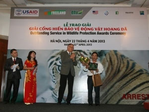 Trao giải cống hiến bảo vệ động vật hoang dã 2013