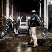 Video: Mantis – robot người lái 2 tấn