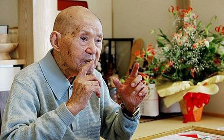 Người đàn ông già nhất thế giới đón tuổi 114