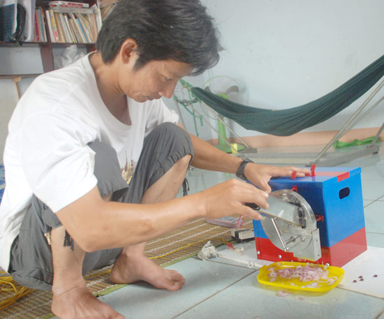 Máy thái hành tỏi ớt của anh thợ thạch cao