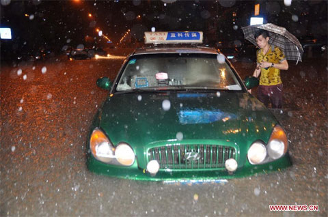 Mưa lớn khắp Trung Quốc, 40 người chết