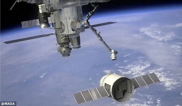 Tàu tư nhân chuẩn bị kết nối với ISS