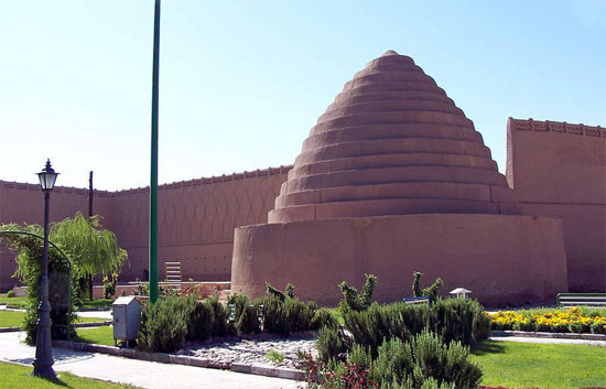 Most yakhchals have a wall built on the south side to keep out the sun and keep the ice cellar shaded.