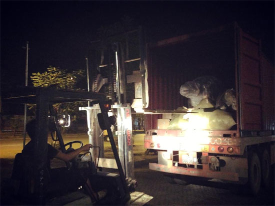 Bất ngờ xuất hiện "khủng long” khổng lồ tại Hà Nội