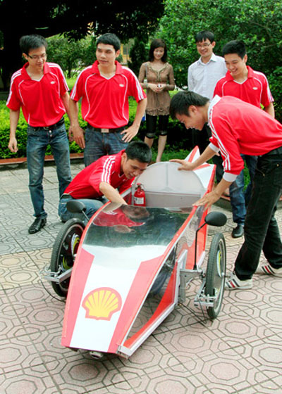 Sinh viên tự chế tạo ôtô tiết kiệm năng lượng
