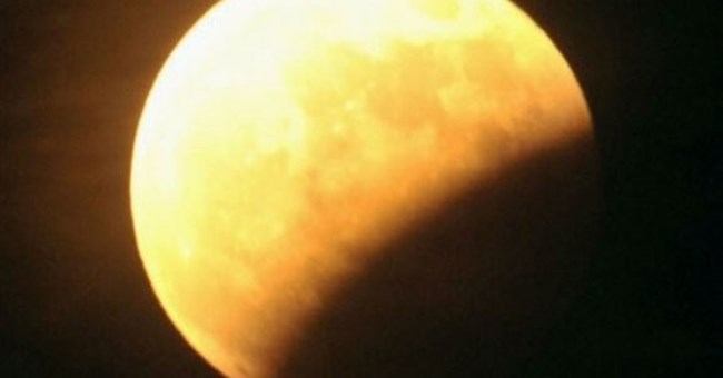 Hình ảnh nguyệt thực một phần trên khắp thế giới