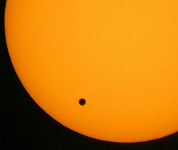 Video: Sao Kim đi qua mặt trời