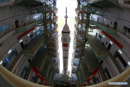 Cận cảnh tàu vũ trụ có người lái của Trung Quốc trên bệ phóng