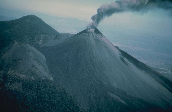Guatemala báo động khi núi lửa Pacaya 