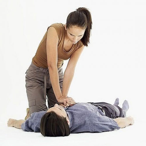 Cách cứu người bị ngạt nước