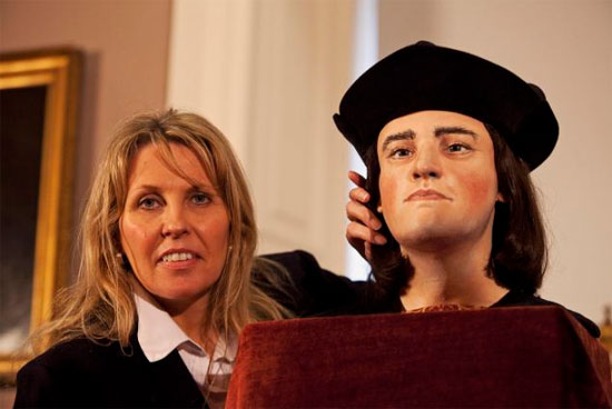 Tiết lộ bên trong ngôi mộ của vua Richard III