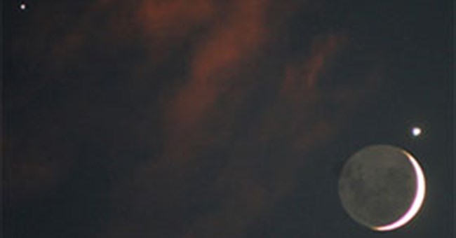 Cuộc gặp tay ba trên bầu trời