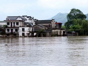 Mưa lớn kéo dài tại Trung Quốc, khiến 15 người chết