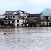 Mưa lớn kéo dài tại Trung Quốc, khiến 15 người chết