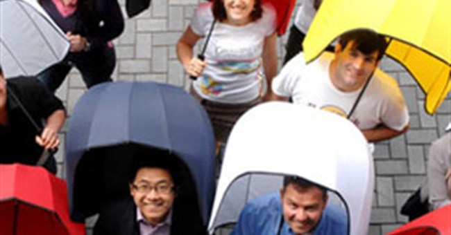 Kỳ lạ chiếc ô che mưa chịu được gió cấp 7