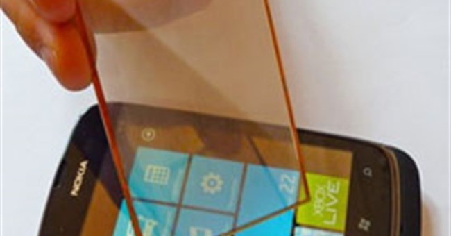 Sạc pin nhờ màn hình "gần như trong suốt" phát ra điện