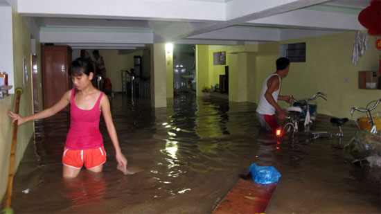 Bão số 2 đổ bộ Đông Bắc bộ: vỡ đê ở Hải Phòng