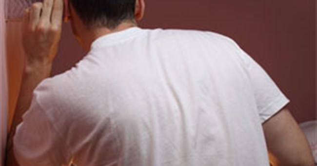 Thủ thuật trò chuyện xuyên tường