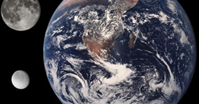 Bao giờ Mặt trăng bay khỏi Trái đất? 