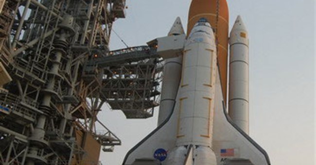 Tàu con thoi chuẩn bị phóng vào lịch sử