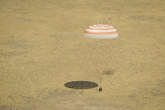 Tàu vũ trụ Soyuz mang 3 phi hành gia trở về Trái đất