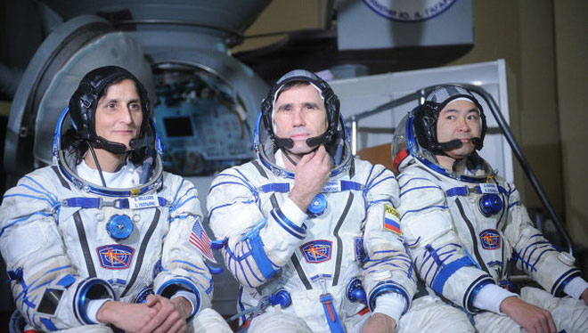 Tàu vũ trụ Soyuz mang 3 phi hành gia trở về Trái đất